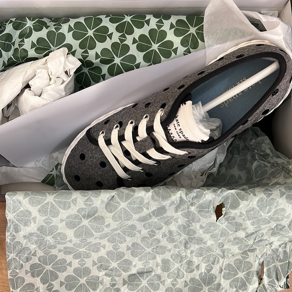 NIB Kate Spade Vale Velvet POLKA DOT Sneakers Grey Black with Extra Shoe Laces - Picture 4 of 8